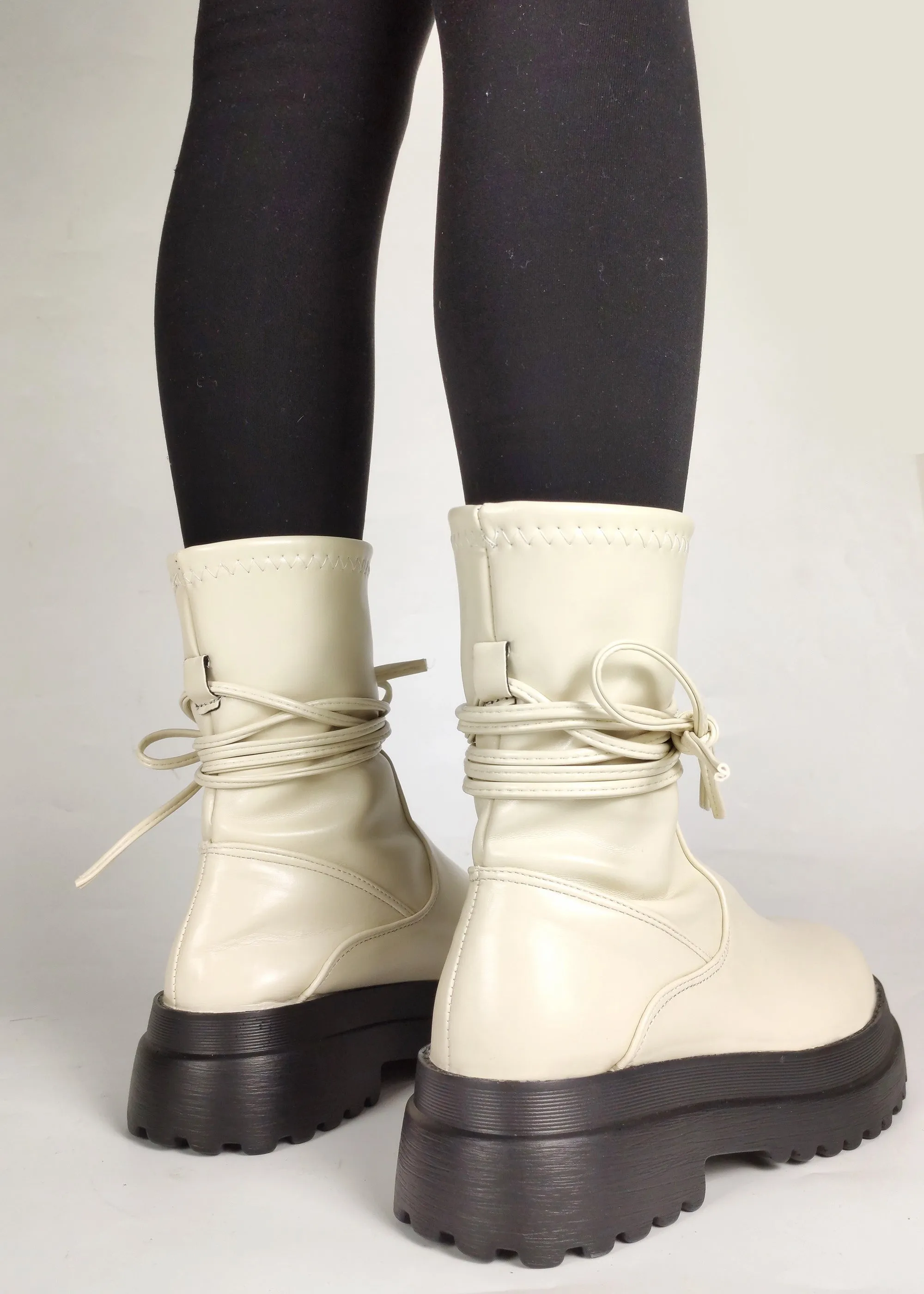 WHITE CHUNKY LEATHER BOOTS