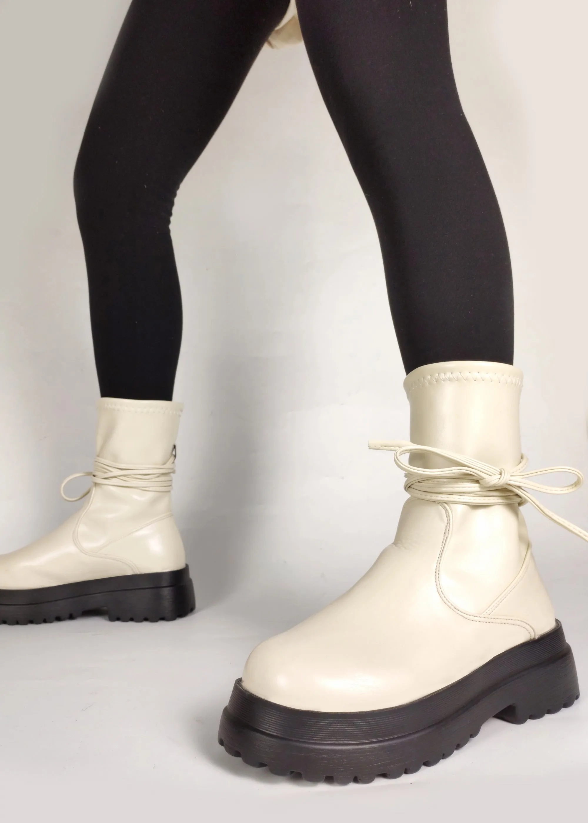 WHITE CHUNKY LEATHER BOOTS