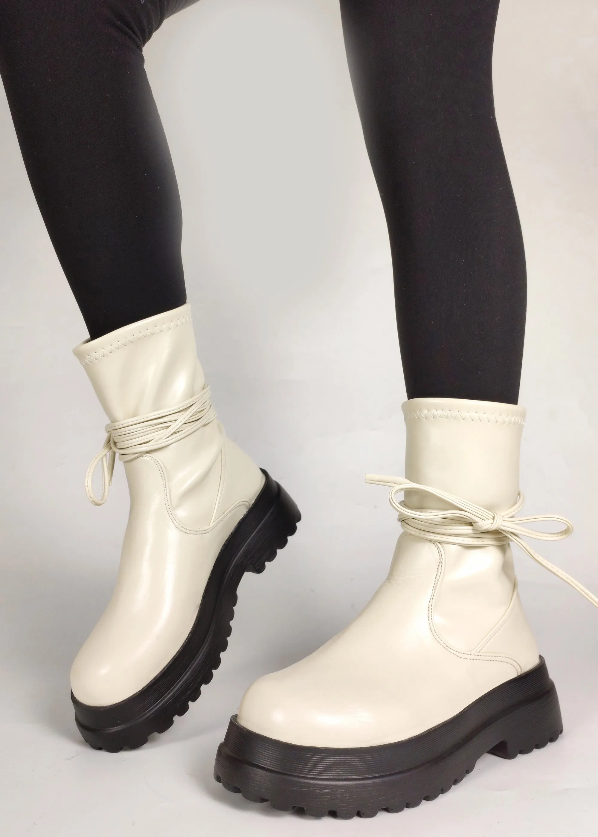 WHITE CHUNKY LEATHER BOOTS